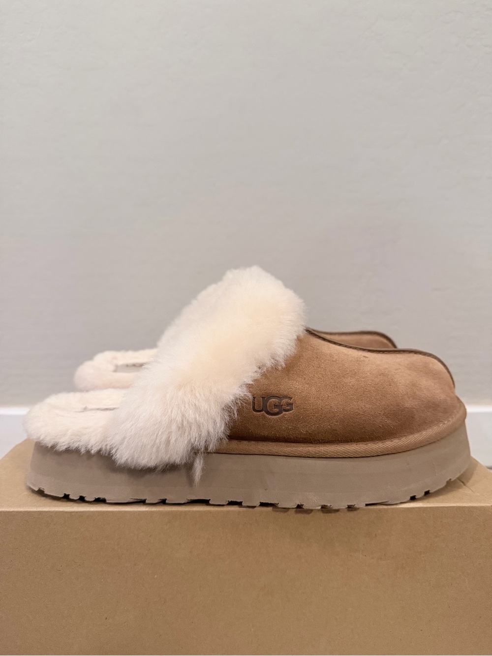 UGG Women's Chestnut Suede Shearling Mule Clogs - Chestnut & Cream